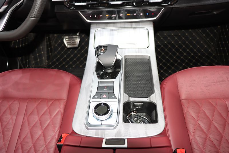 捷途X70 PLUS 2023款 1.6T DCT强者 7座