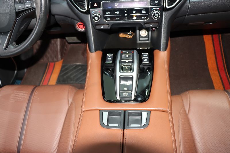 本田UR-V 2020款 370TURBO 两驱尊雅版