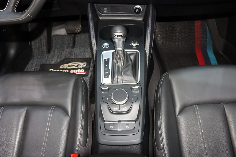 奥迪Q2L 2022款 35 TFSI 时尚动感型 国VI