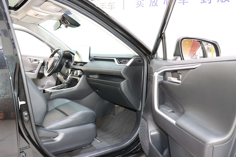 丰田 威兰达 2022款 2.0L CVT两驱豪华版
