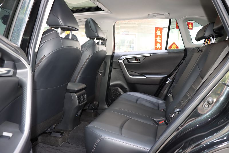 丰田 威兰达 2022款 2.0L CVT两驱豪华版