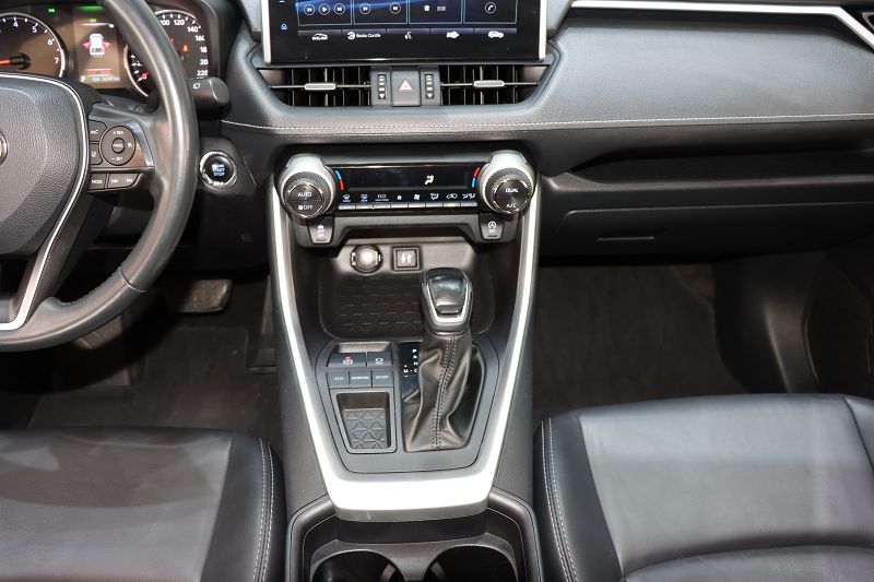 丰田 威兰达 2022款 2.0L CVT两驱豪华版
