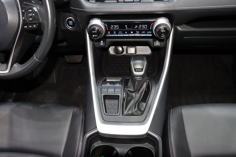 丰田 威兰达 2022款 2.0L CVT两驱都市版