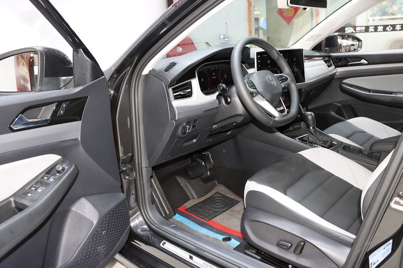 大众 宝来 2023款 300TSI DSG尊行版