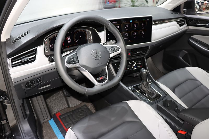 大众 宝来 2023款 300TSI DSG尊行版