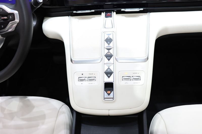 哈弗枭龙MAX 2023款 1.5L Hi4 105 四驱领航版