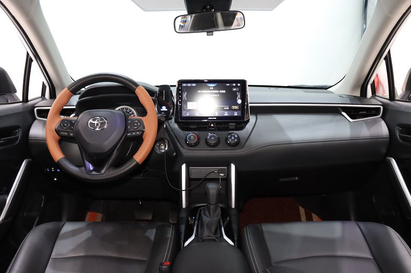 丰田 卡罗拉锐放 2022款 2.0L 先锋版