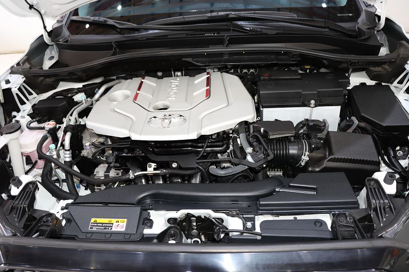 丰田 卡罗拉锐放 2022款 2.0L 先锋版