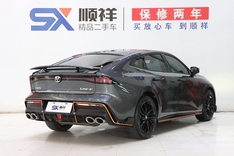 长安UNI-V 2022款 1.5T 运动版