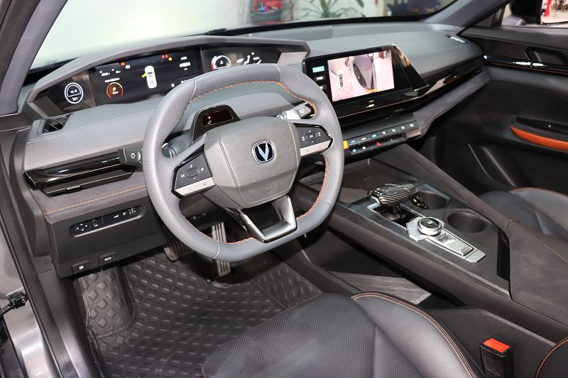 长安UNI-V 2022款 1.5T 运动版