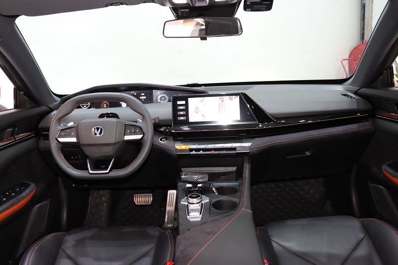 长安UNI-V 2022款 1.5T 运动版