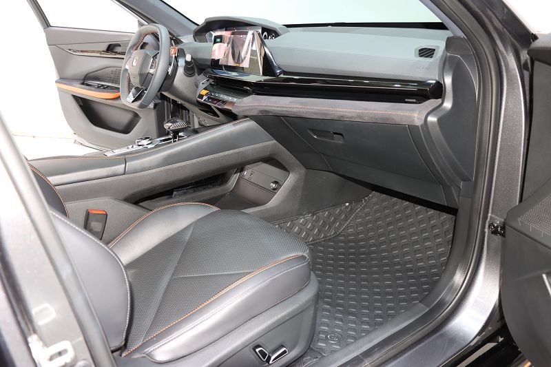 长安UNI-V 2022款 1.5T 运动版