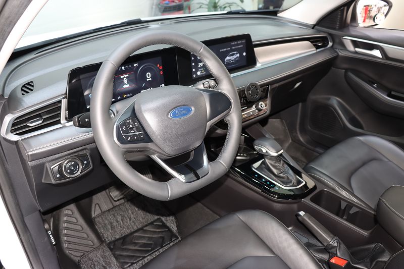 福特福特 福睿斯 2021款 1.5L 自动钻石版
