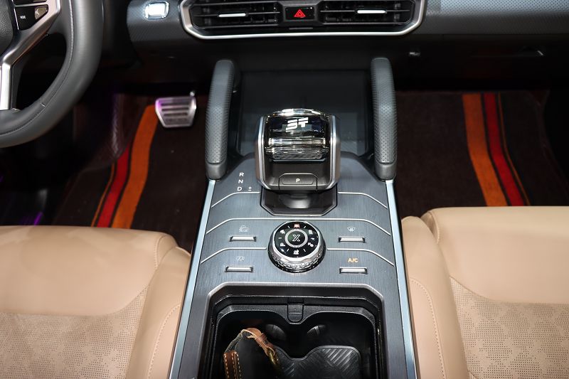 捷途旅行者 2023款 2.0T 四驱穿越PRO+