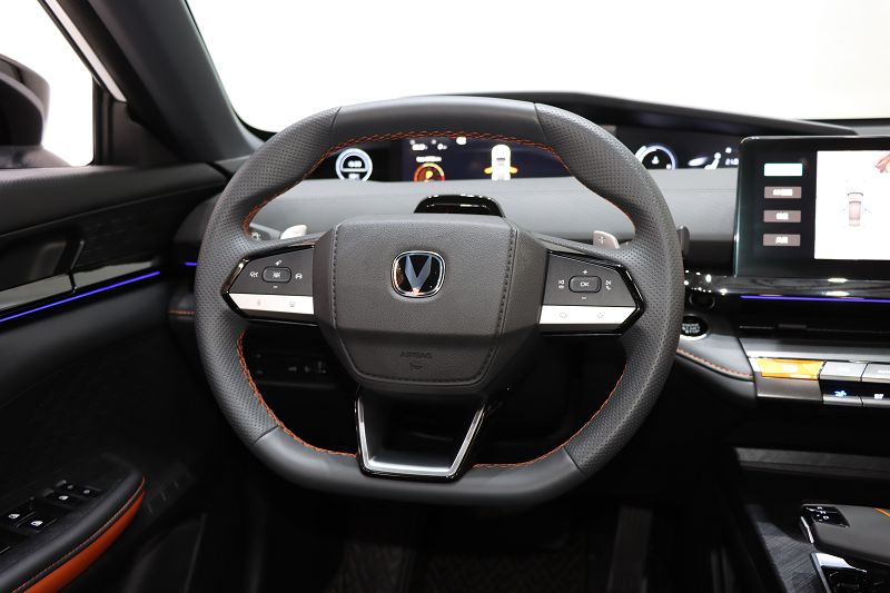 长安UNI-V 2023款 1.5T 尊贵型