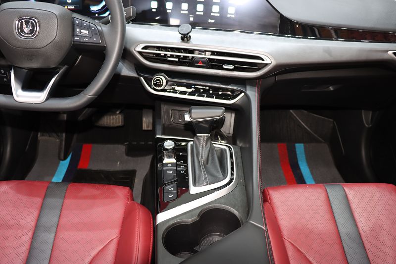 长安 逸动 2021款 PLUS 蓝鲸NE 1.4T GDI DCT尊贵型 国VI