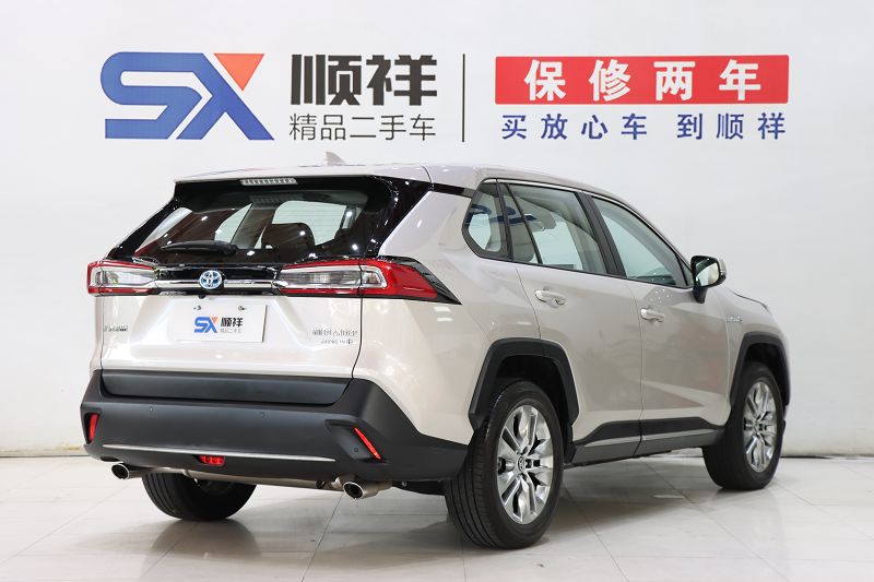 丰田 威兰达 2022款 双擎 2.5L E-CVT两驱豪华版