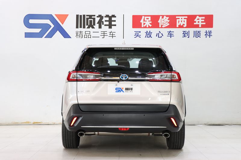 丰田 威兰达 2022款 双擎 2.5L E-CVT两驱豪华版