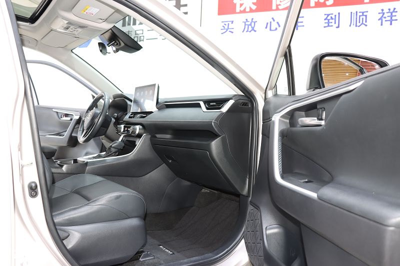 丰田 威兰达 2022款 双擎 2.5L E-CVT两驱豪华版