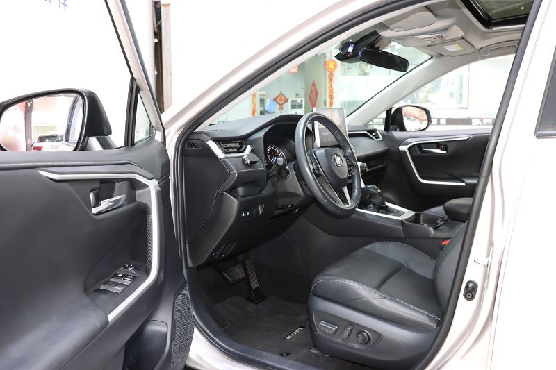 丰田 威兰达 2022款 双擎 2.5L E-CVT两驱豪华版