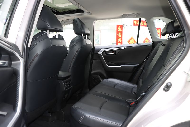 丰田 威兰达 2022款 双擎 2.5L E-CVT两驱豪华版