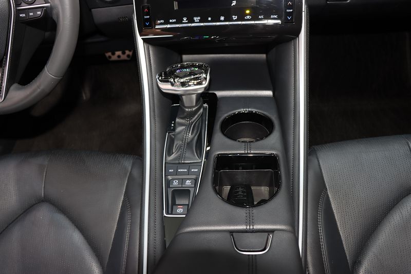 丰田 亚洲龙 2022款 双擎 2.5L 豪华版