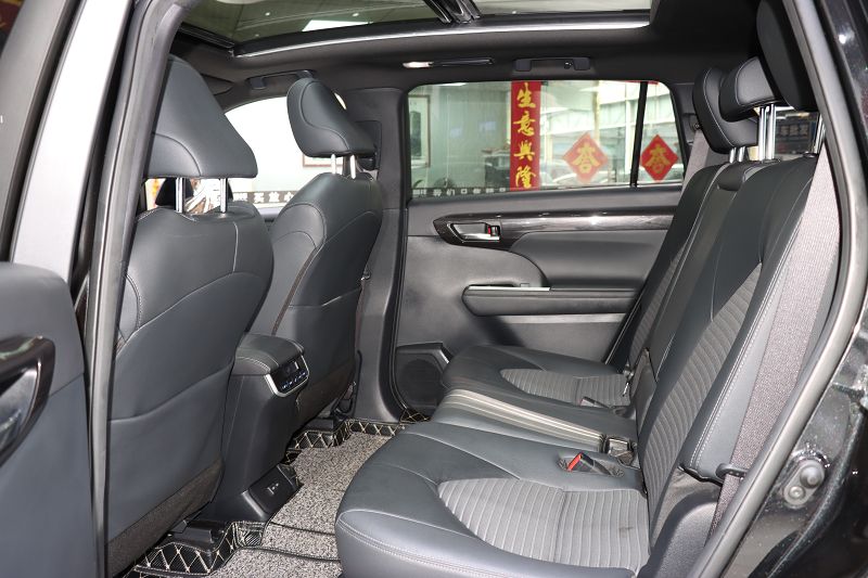 丰田 皇冠陆放 2021款 2.5L HEV四驱尊贵版
