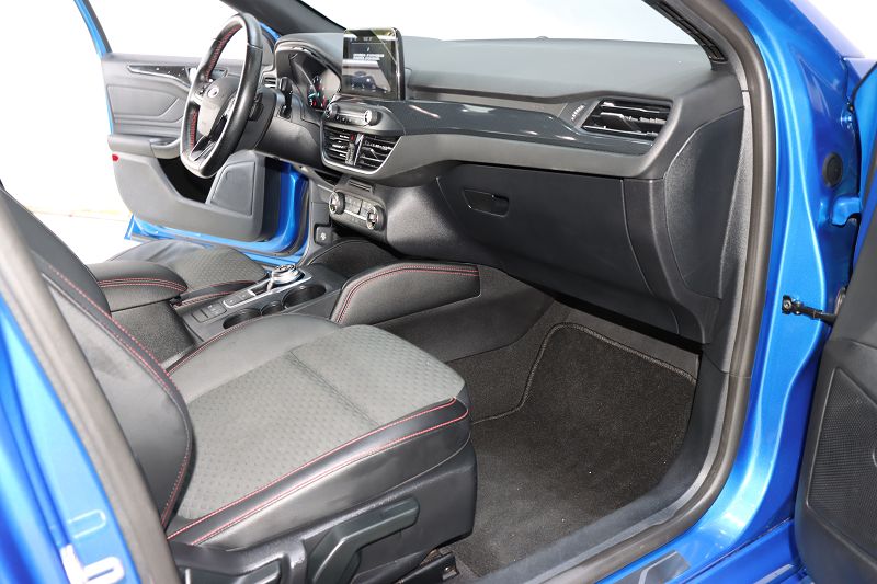 福特 福克斯 2019款 三厢 EcoBoost 180 自动ST Line