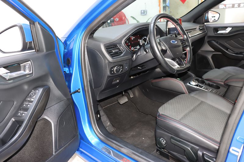 福特 福克斯 2019款 三厢 EcoBoost 180 自动ST Line