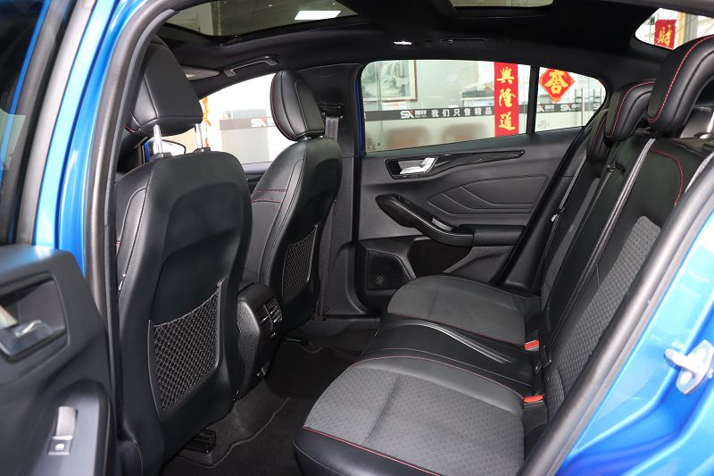 福特 福克斯 2019款 三厢 EcoBoost 180 自动ST Line