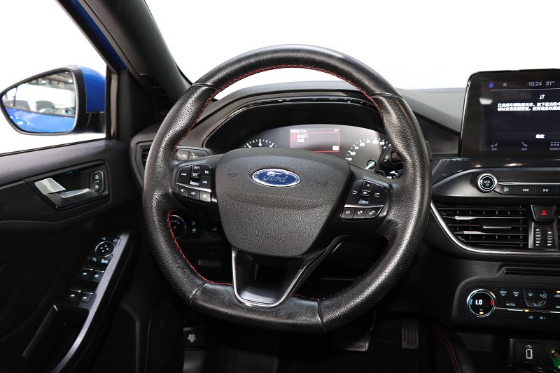 福特 福克斯 2019款 三厢 EcoBoost 180 自动ST Line